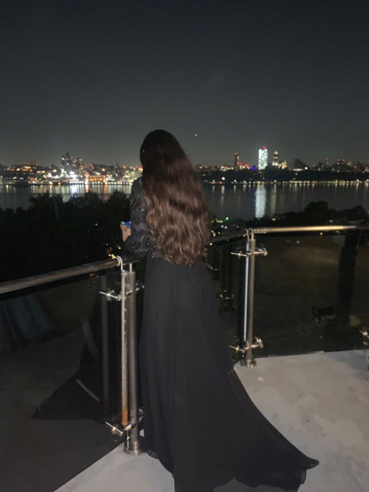 a_ali_pp's tweet image. العاكفة المعتكفة بمعبد اهوائها لا 
لا ترضى الا بمن يتمسح باذيال جبة ايمانها..وكانها جبلت بطين خيبتها..
متحدية انها تملك حدس الصدق وحدها..
النصح لديها اتهام وجرم وكانها مدعية وقاضية...