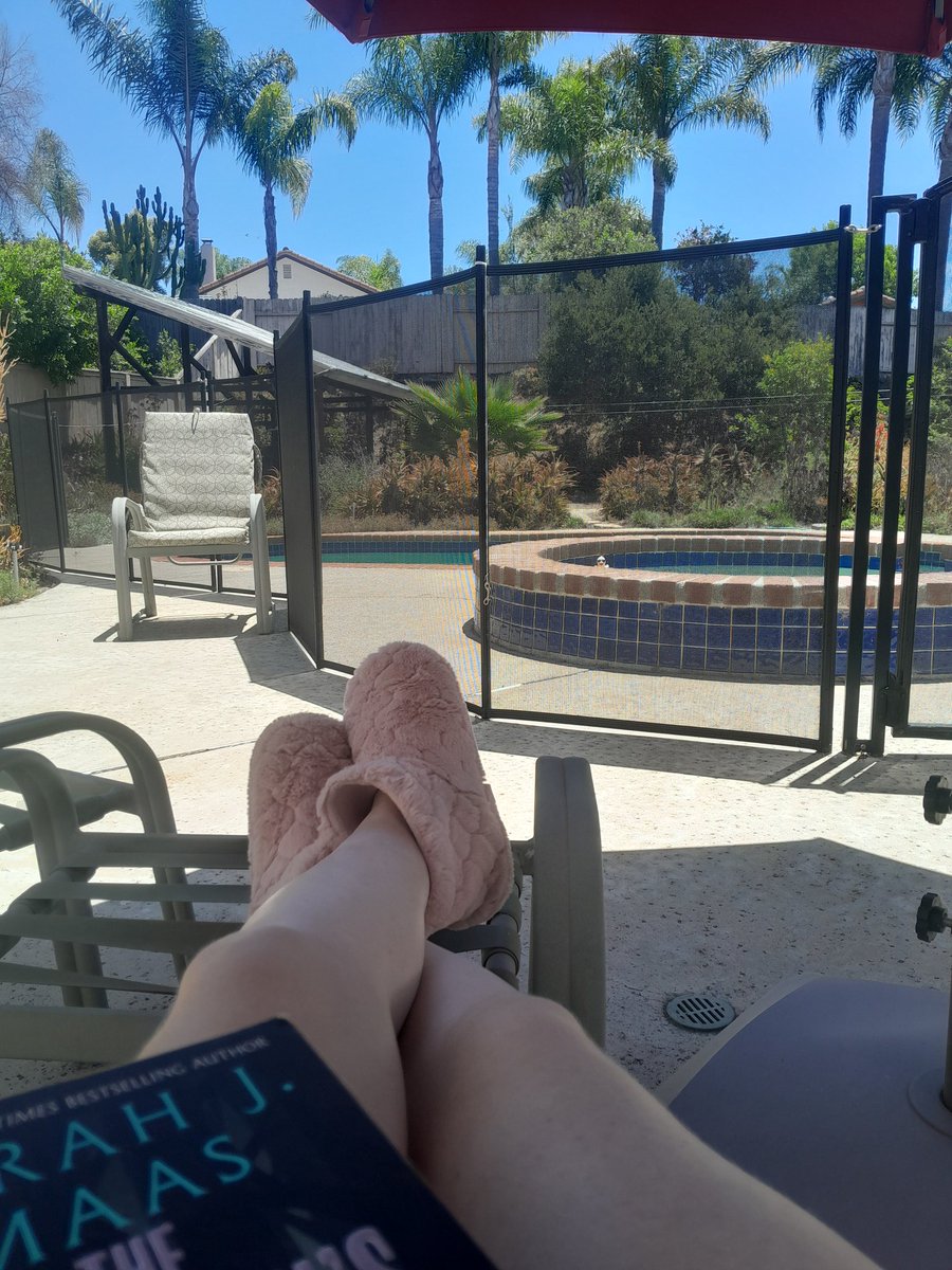 Gm frens! ☀️💛

Enjoying the sun on my second day in America, definitely not like Irish weather 🫡

Hope #algofam are having a good day and staying positive!! 🙌