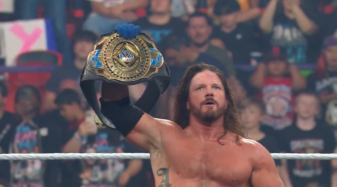 Really think this is actually gonna happen at Night of Champions!

Have a feeling Finn’s costing Dom the title 👀

#WWERaw