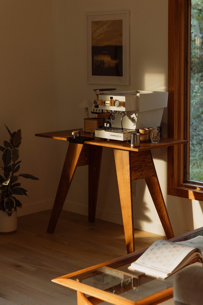 Classic touches for a classic machine. The Maple Linea Mini Customization Kit—designed by La Marzocco product designer Stefano Della Pietra and crafted in Italy, these kits come with knobs, groupcap cover, paddle, and convertible portafilter. 

Buy now: l8r.it/LFew