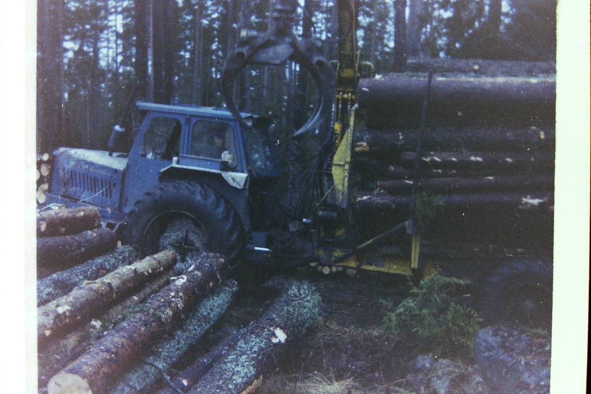 Vi sålde pappas Rottne Blondin efter han dött förra året. Nu skickade den nye ägaren en video där han rustat upp den så den är i bruksskick och ute i skogen igen.

Aldrig själv kört eller varit intresserad men det känns ändå, att den får leva vidare. Det är ändå minnen.
