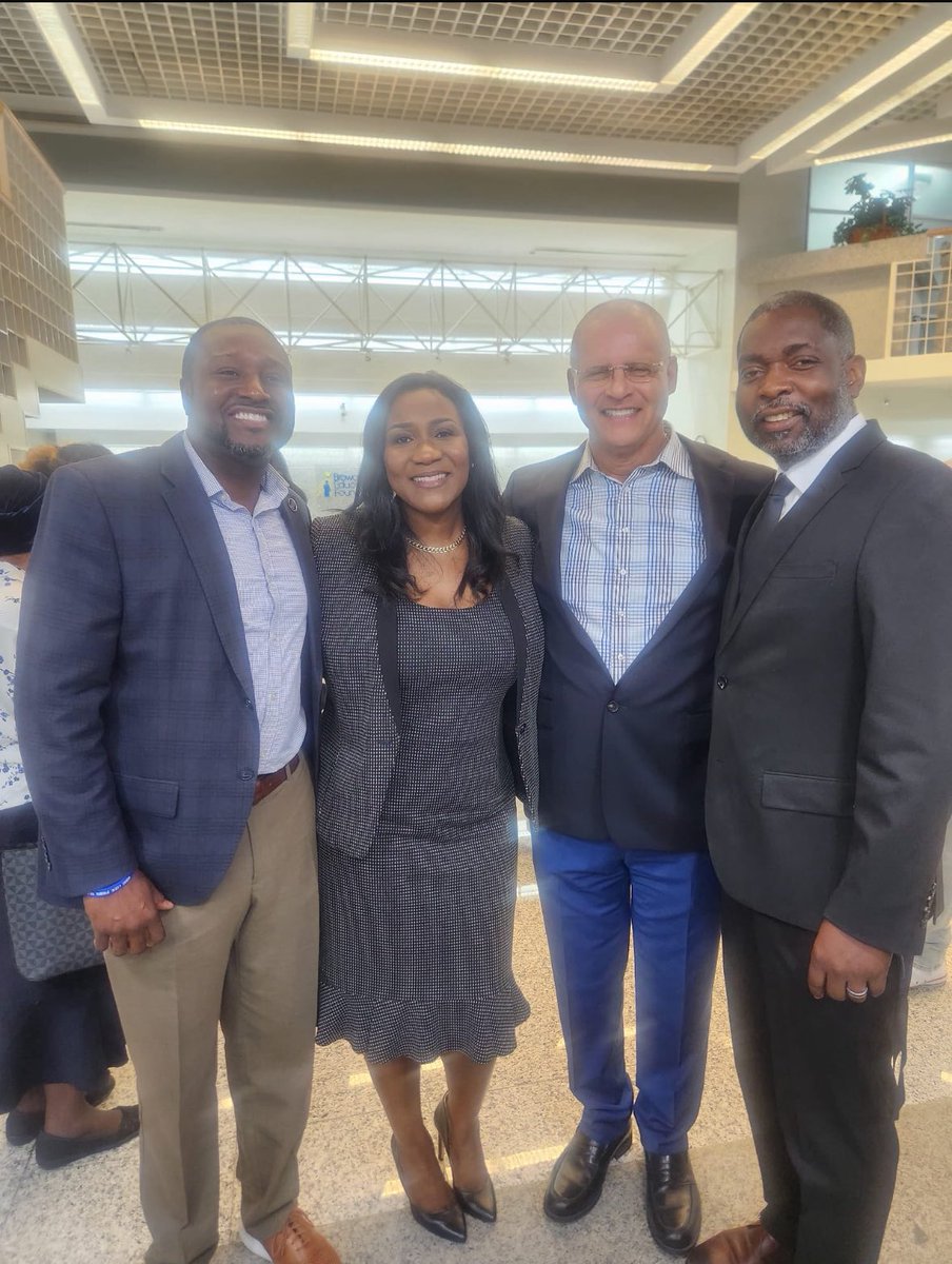 From Cobra Nation 🐍🧡🖤to Panther Nation 🐾💙🩶 to Gator Nation🐊🖤🩶—officially appointed Principal of Everglades High! 
Grateful for every mentor, friend &amp; family member who helped shape this journey.
Let’s lead the swamp! 🐊
#PrincipalProud #EvergladesHigh