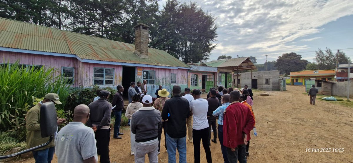 kenaff_farmers's tweet photo. Day 1 of the #2SCALE Knowledge Exchange kicked off with an exposure visit to KDPL in Nyeri—sharing inclusive agribusiness practices with stakeholders across sectors. #KENAFF #inclusivefoodsystems https://t.co/PQaXYouGOe