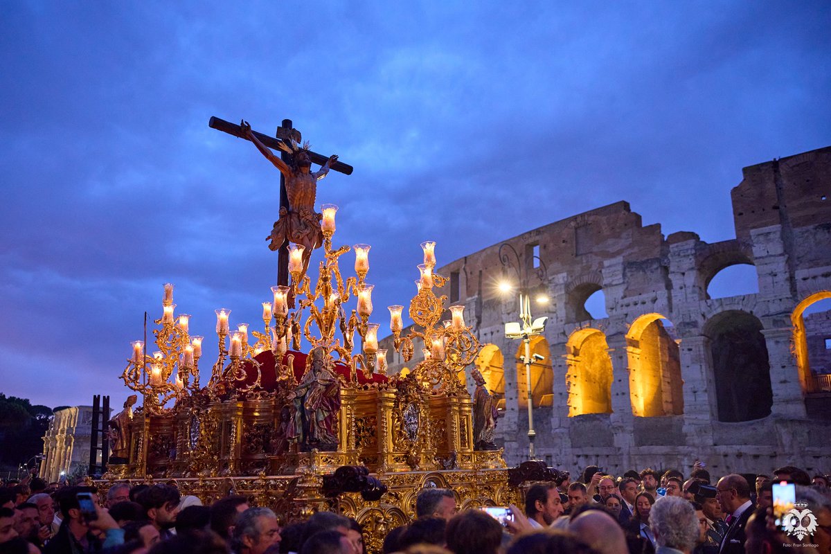 ⚫ 𝐃𝐞𝐬𝐝𝐞 𝐒𝐞𝐯𝐢𝐥𝐥𝐚 𝐚𝐥 𝐜𝐨𝐫𝐚𝐳𝐨́𝐧 𝐝𝐞 𝐥𝐚 𝐈𝐠𝐥𝐞𝐬𝐢𝐚

El Santísimo Cristo de la Expiración cruzó fronteras hace ahora un mes para tocar el alma del mundo.

Fueron solo unos días, pero bastaron para que su paso quedara inmortalizado en la memoria de Roma y en