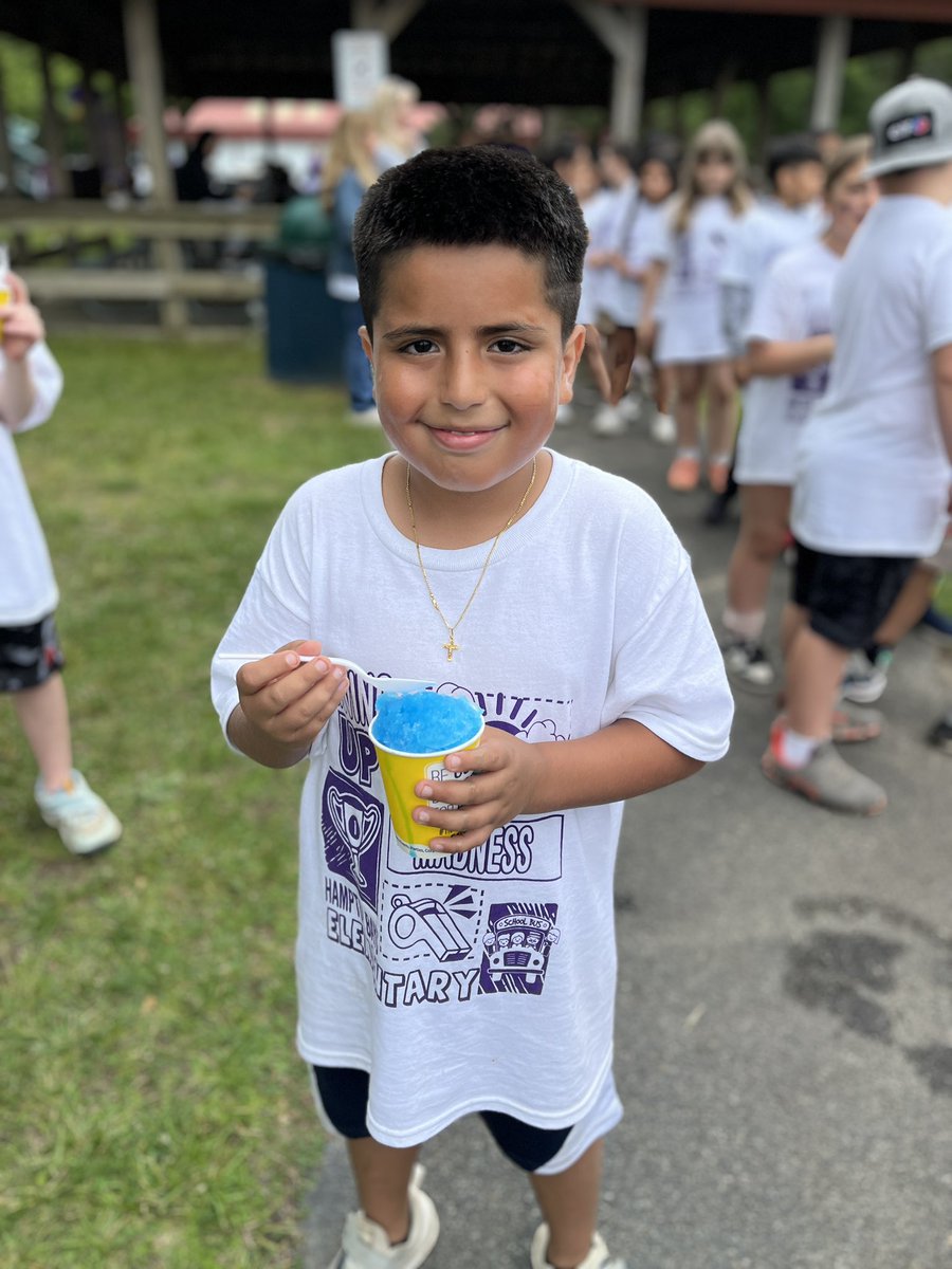 4th grade extreme field day was amazing! 🤩🏃🏅🏃‍♀️ <a href="/HamptonBaysES/">Hampton Bays ES</a> #WeAreHB #HBStrong #KeysToSuccess