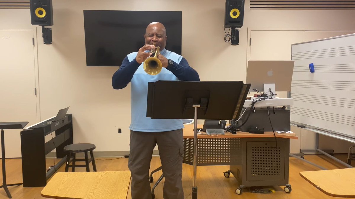 garrettjko's tweet image. important nyc mayoral election update: zohran mamdani's bodyguard is also a jazz musician.