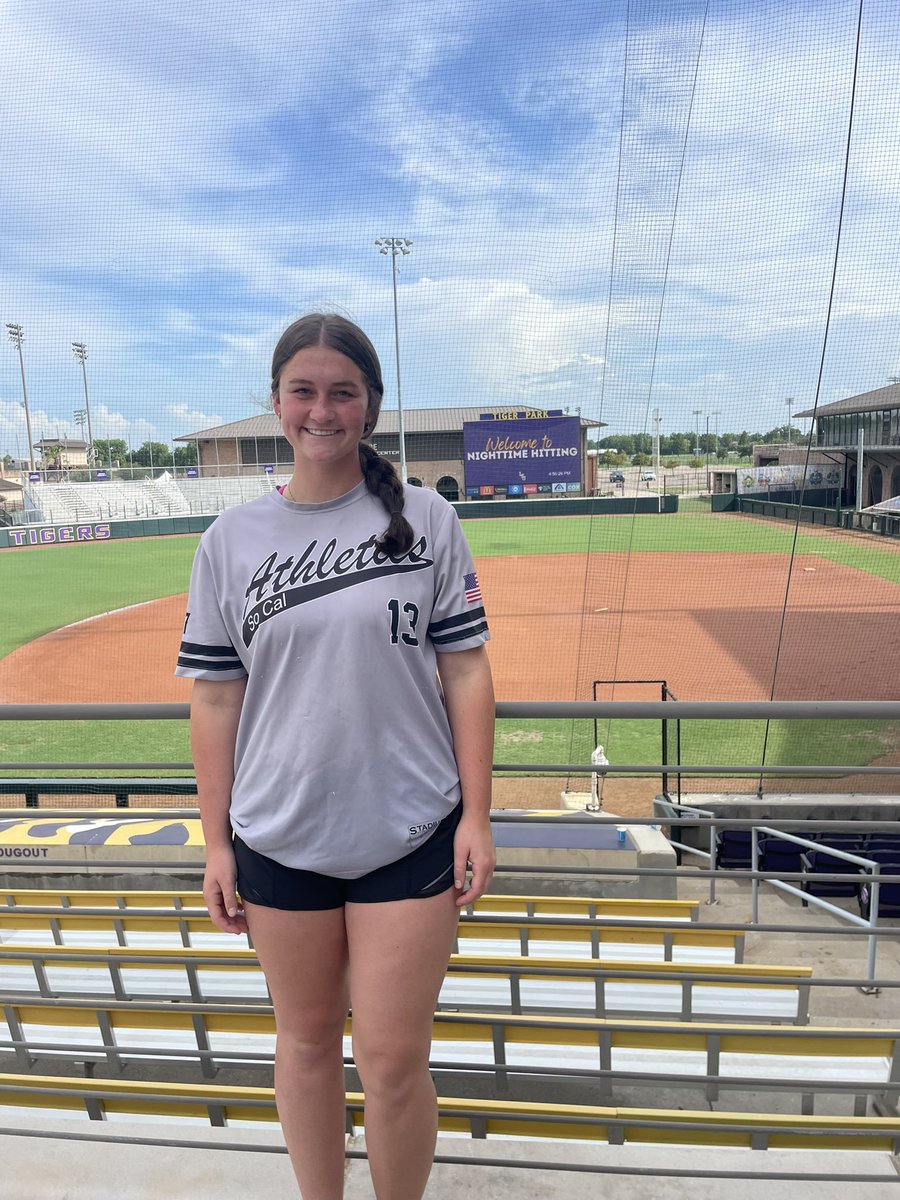 mylee_stagner's tweet image. Thank you @LSUsoftball for having me for the nighttime hitting camp💜🤍💛 I had a great time!! @07SC2025Premier @BSherSB @BethTorina @CoachNealPT @LSU_SandraMoton @zjermain_15