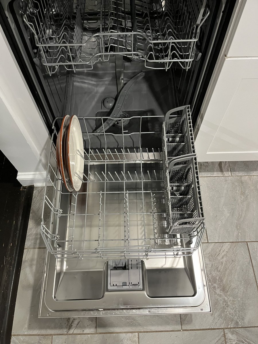 Dishwasher at the new place is a southpaw. Weird off the hand but once you adjust it’s dead red

CC: <a href="/RealCJ10/">Chipper Jones</a>