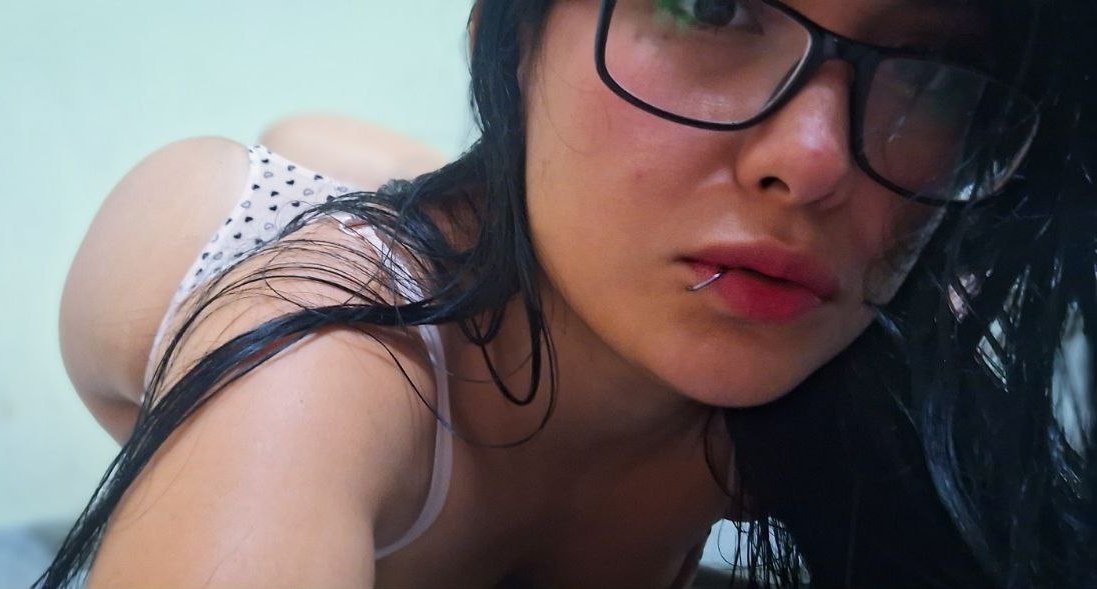 Ya estoy lista para que la pasemos rico🤤🤤🤤
Video llamadas
Chat hot
Novios virtuales
Ando con ganas y mojadita🤤🤤🤤