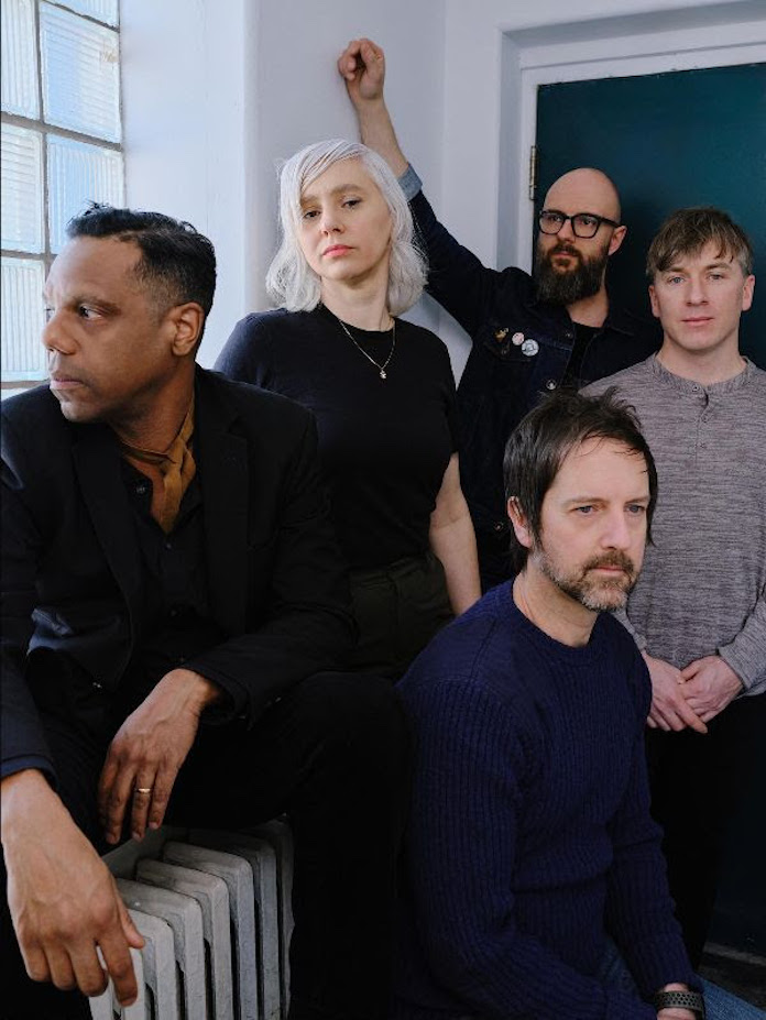 THE DEARS presentan su primer single en 5 años.

Los canadienses The Dears (<a href="/thedears/">THE DEARS</a>) regresan con 'Babe, We’ll Find a Way', su primer lanzamiento en casi cinco años. 

La banda, ahora bajo el sello Next Door Records, presenta una canción cargada de melodías orquestales y