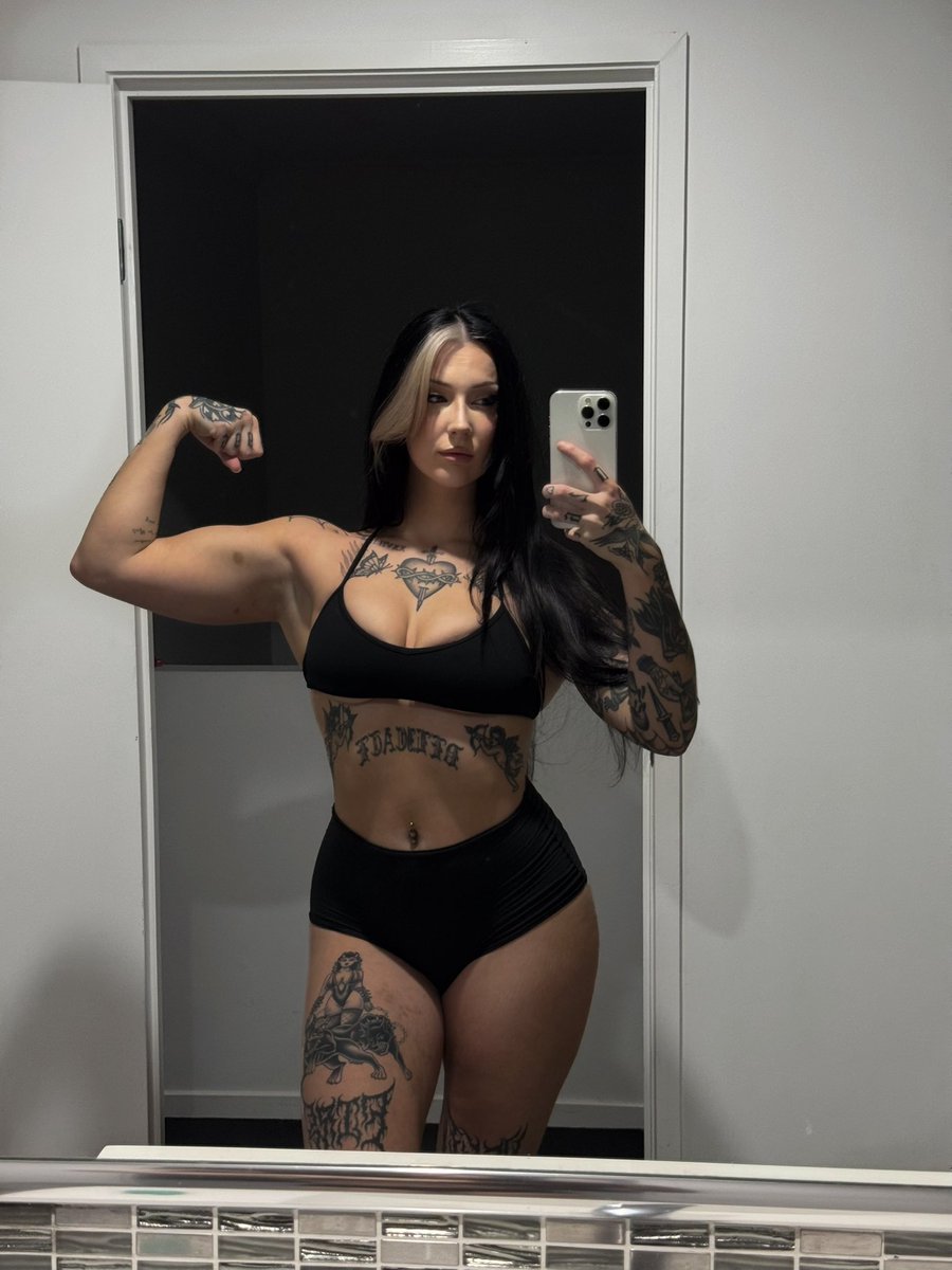 RT if u love muscle mommies fr