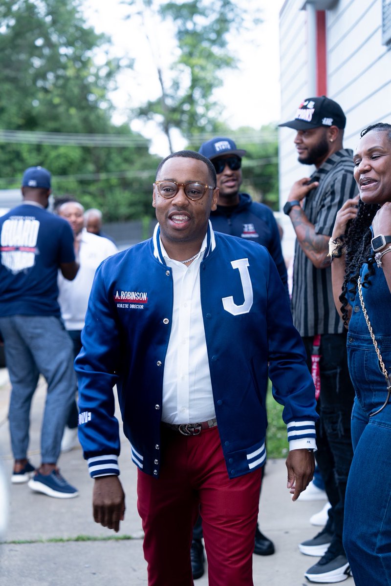 GoJSUTigers's tweet photo. We rolled out the red carpet and the whole city came through for THEE one and only, @JacksonStateAD! Thanks for celebrating with us, TigerNation💙🤍

#BuildingOnTraditionBlazingNewTrails🐅 https://t.co/cedYn6lX5d