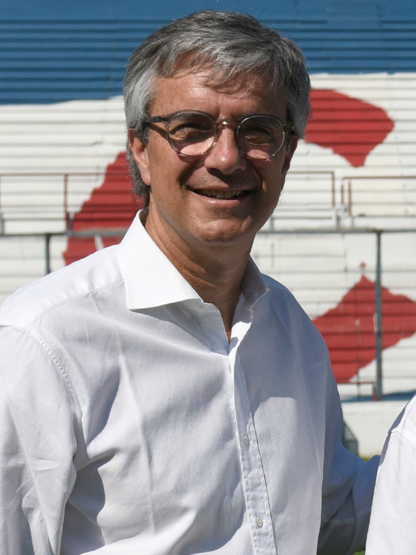 "Decurnex"
Porque este señor no para de filtrar cosas a la prensa man6ia inmunda y pone palos de la rueda, callese y trabaje en silencio, saludos