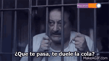 KeuDaniela's tweet photo. Yo en la cárcel por tuitear que feo que feo que feo debe ser pegarle a un jubilado para poder comer https://t.co/gvcaKAfdjm