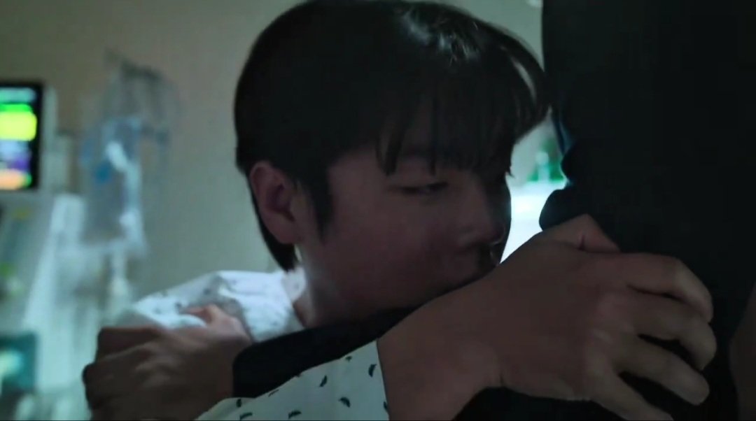 hoonniepie's tweet image. it&apos;s not clocking to you that i have to go to suho