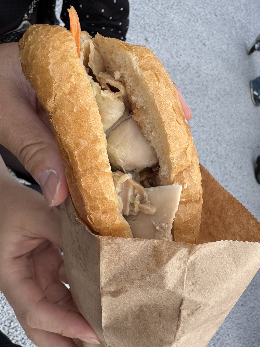tossssy88's tweet photo. 万博5日目ご飯
朝飯
オーストリア館 いちごパンケーキ
1700円とコーヒー800円ん
昼飯
インド館
ビリヤニ 1800円
チキンカレー 1800円
パニプリ? 700円
ラッシー 600円
夜飯
ベトナム館
チキンサンド 1700円
カナダ館
プゥーティン 2200円
ハニーソフト 800円
#万博 #roomme #万博飯 https://t.co/gj6knx9F1l