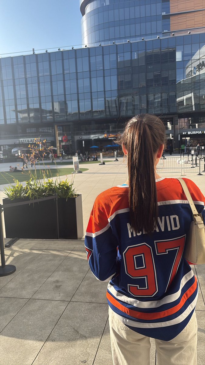 You are going to see the greatest effort in the history of hockey by the Edmonton #Oilers tonight to avoid being eliminated. #Letsgooilers #StanleyCup #FlordiaPanthers #ConnorMcdavid #Skinner #Marchand #Draisaitl #Game6 #StanleyCupFinals 
🔥Edmonton ML (+135)🔥