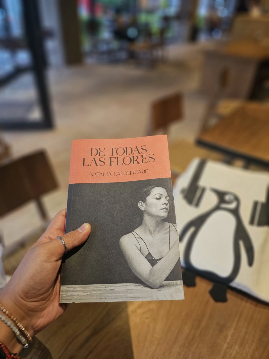 Me esta gustando bastante 💐
<a href="/lafourcade/">Natalia Lafourcade</a> #book #DeTodasLasFlores
