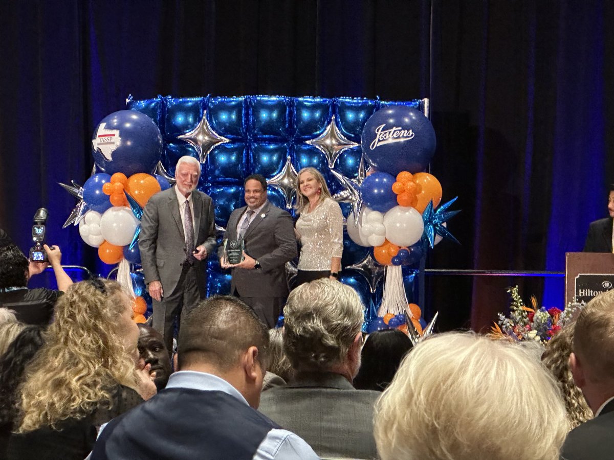 Donnie Bodron (@bodrondonnie) on Twitter photo Congratulations to Michael Curl on receiving his award for outstanding Region IV Principal of the Year and being a State Finalist for Texas MS Principal of the Year! <a href="/HumbleISD/">Humble ISD</a> <a href="/HumbleISD_KMS/">Kingwood Middle</a> Congratulations to Michael Curl on receiving his award for outstanding Region IV Principal of the Year and being a State Finalist for Texas MS Principal of the Year! <a href="/HumbleISD/">Humble ISD</a> <a href="/HumbleISD_KMS/">Kingwood Middle</a>