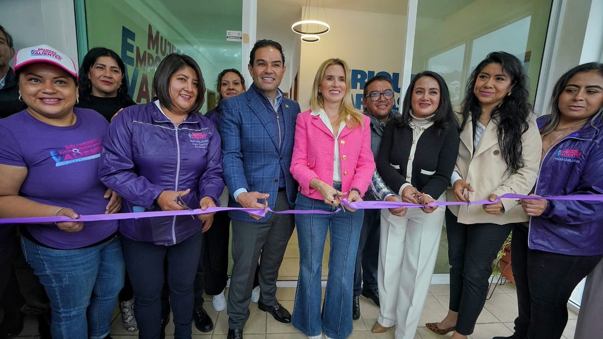 NDP_Noticias's tweet photo. ¡Una nueva sede que marca un gran paso!
El senador @EnriqueVargasdV encabezó un evento que no solo une a la comunidad, sino que impulsa el poder femenino en San Martín, Huixquilucan 💪
Más info: ⬇️
🔗 https://t.co/8oohl1y8Ni 🌐
#EmpoderadasYValientes #NoticiasQueInspiran https://t.co/TfwwrJztNl