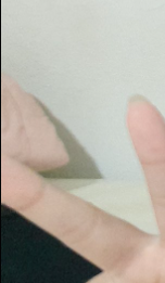 JotaMcLean's tweet photo. @maxlostmedia Esse negocio rosa aqui atrás é um travesseiro ou oq? Aliás, tá lindo o cabelo https://t.co/bOhYKsUqFL