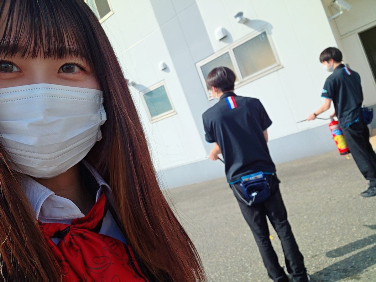 おは🍙！

今日は朝から消防訓練を行いました！！🪣
真面目に話を聞いてます！！真剣！

みんなで水消火器で練習も行いました✌️
皆様の安全をまもります🫡