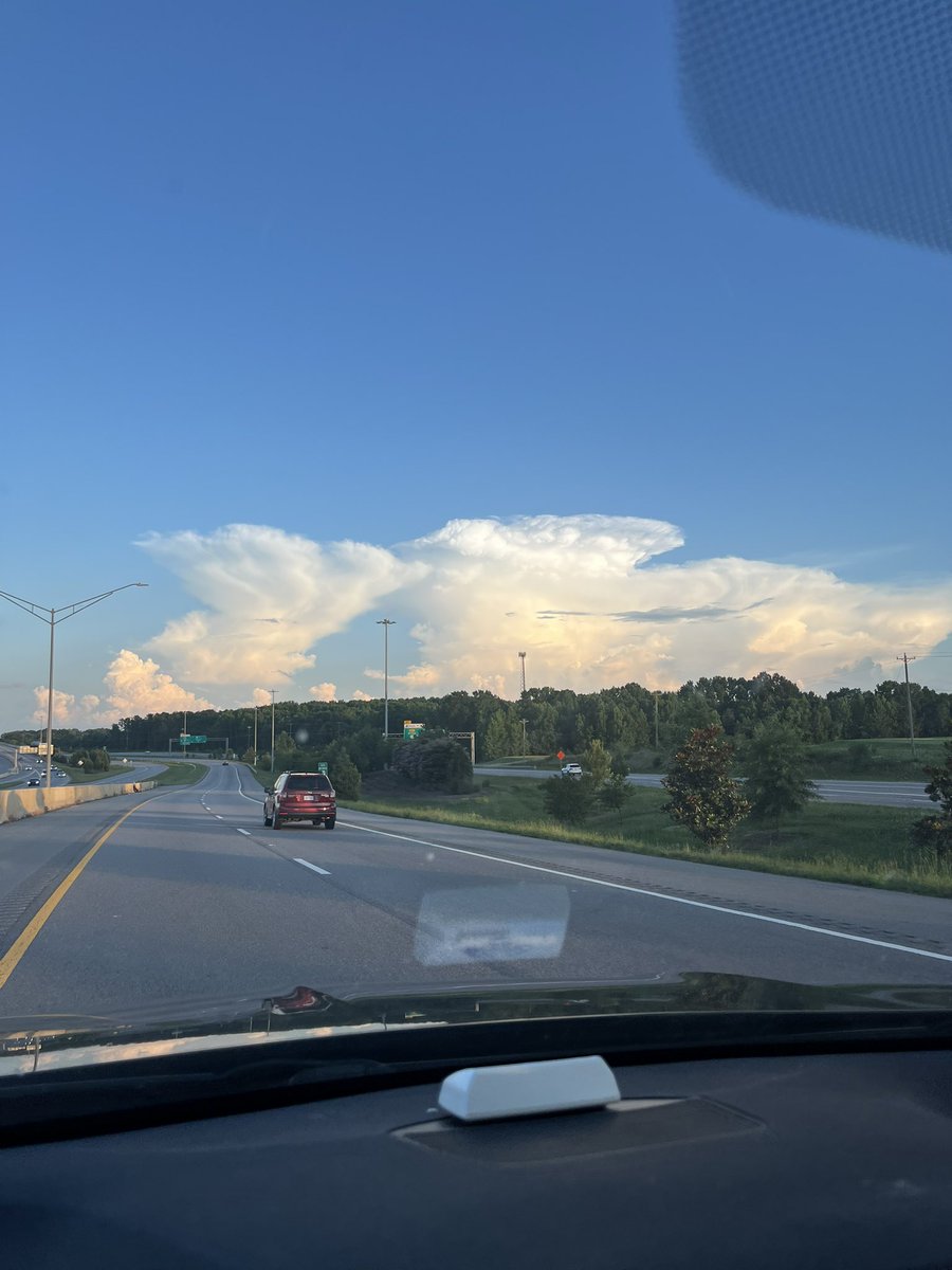 mcteague_ding's tweet photo. From 74 E in Matthews/Stallings
Really large cumulonimbus clouds in the distance. By radar looks these are south towards Kershaw SC.
@wxbrad https://t.co/TpfyWCz6Pg