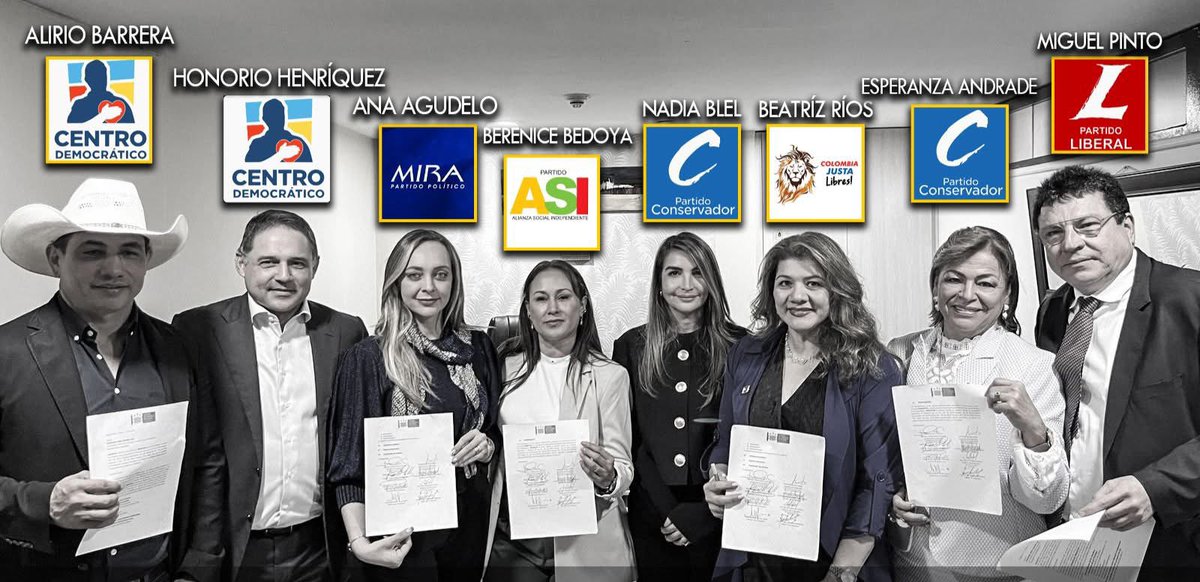 DanielMonroyH's tweet photo. Se aprobó la Reforma Laboral, pero que nunca se nos olviden estos 8 rostros y nombres, mucho menos sus partidos, hicieron lo imposible para hundirla. Les salió mal la jugadita. https://t.co/a6HNkdw87d