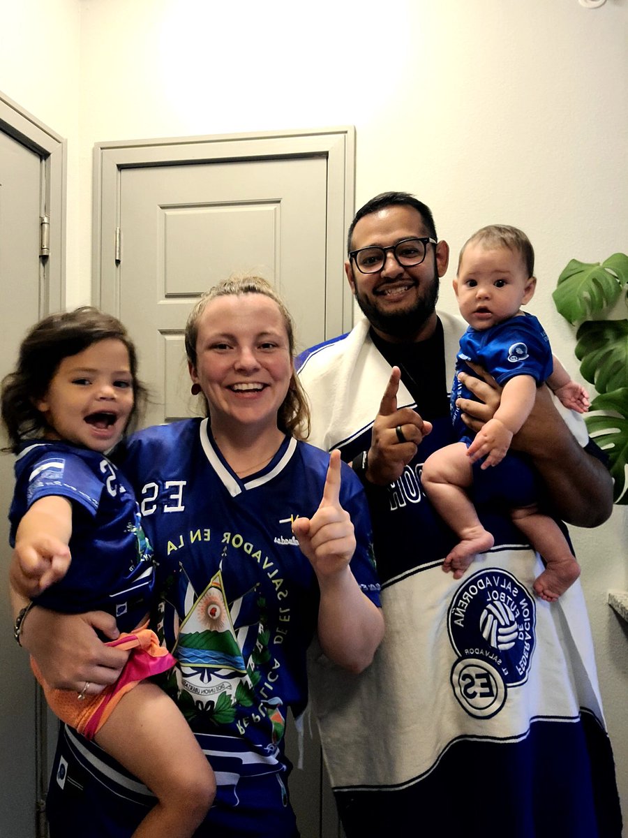 Juan_Archila10's tweet photo. Vamos El Salvador! #VeranoFutbolero @TUDNUSA https://t.co/8C9l686VYg