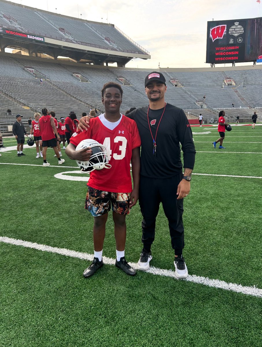 d1_eliii's tweet image. I had a great time at the Badger camp today , learned a lot with my teammate and former youth team ‼️🔥 @jo79290 @Nolberto_III  @CoachFick @coachgrimey @CoachMikeTress @Haynes_Badgers @CoachReid_ @CoachSpalding_  @TroyCollier_II @s_mcauliffe @StCatsFootball