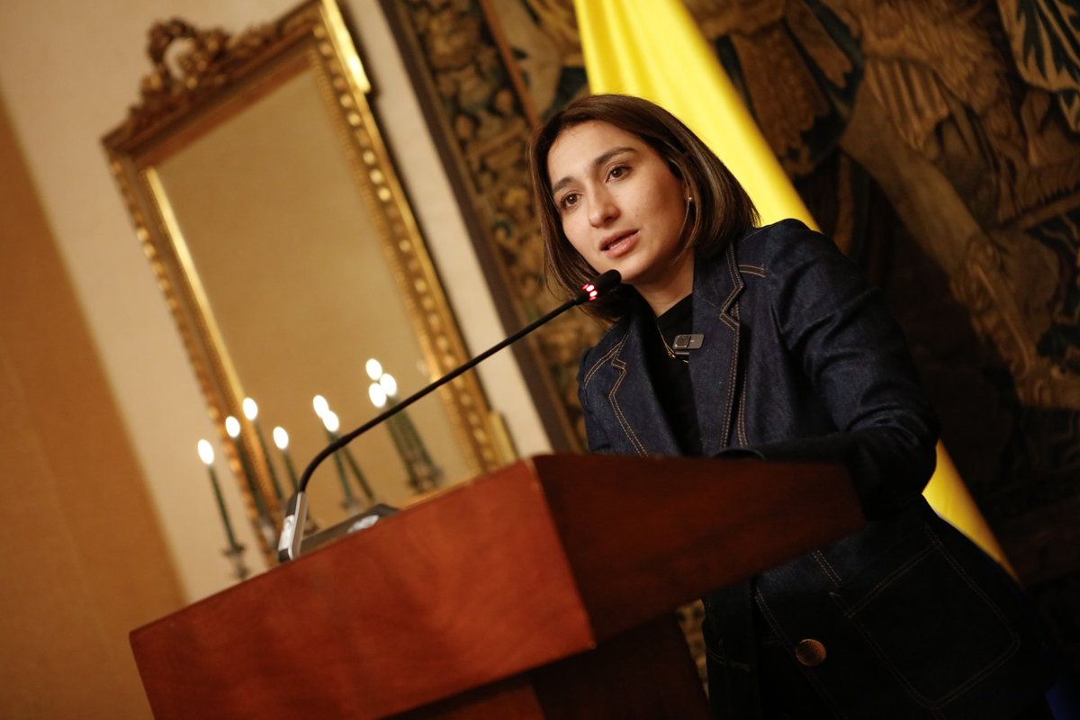 Cancillería Colombia (@cancilleriacol) on Twitter photo 🧵 La Canciller <a href="/laurisarabia/">Laura Sarabia</a> lideró una experiencia gastronómica con embajadores y miembros del cuerpo diplomático acreditado en Colombia con el objetivo de desestigmatizar el uso de la hoja de coca y evidenciar su potencial transformador (Sigue 👇). 🧵 La Canciller <a href="/laurisarabia/">Laura Sarabia</a> lideró una experiencia gastronómica con embajadores y miembros del cuerpo diplomático acreditado en Colombia con el objetivo de desestigmatizar el uso de la hoja de coca y evidenciar su potencial transformador (Sigue 👇).