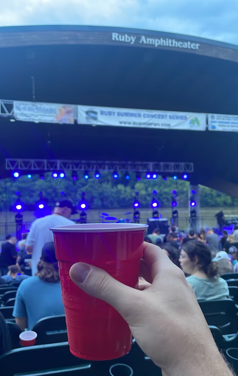 Ruby Amphitheater beer situation is dumb as hell. Pouring cans of miller lite into red solo cups. Wasteful 😐