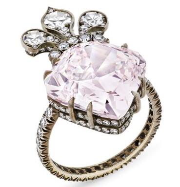 18世紀半ばに遡るとされ、1791年にマリー・アントワネットがパリ脱出を