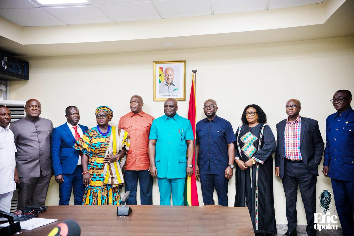 On Monday, June 16, 2025, I inaugurated the newly appointed board members of the National Food Buffer Stock Company at the Ministry's headquarters, administering the oath of office.