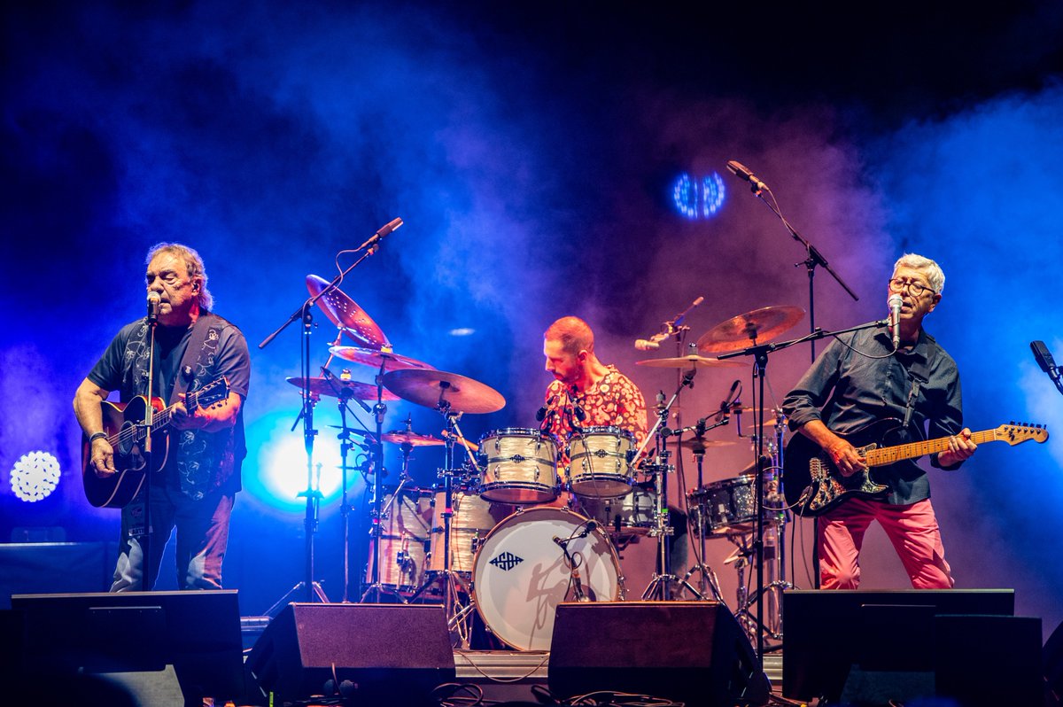 ZARATAmondo's tweet image. La 8ª edición del BBK Bilbao Music Legends Fest presentaba a grandes clásicos como @alanparsons, Blue Oyster Cult, @litaford y Errobi sobre el escenario de @BilbaoArena. Aquí las crónicas de Jon Bilbao y Aitor Bakaikoa, con fotos de Stuart Macdonald.

mondosonoro.com/criticas/conci…