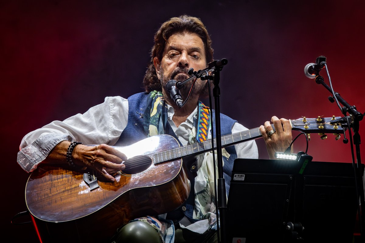 ZARATAmondo's tweet image. La 8ª edición del BBK Bilbao Music Legends Fest presentaba a grandes clásicos como @alanparsons, Blue Oyster Cult, @litaford y Errobi sobre el escenario de @BilbaoArena. Aquí las crónicas de Jon Bilbao y Aitor Bakaikoa, con fotos de Stuart Macdonald.

mondosonoro.com/criticas/conci…