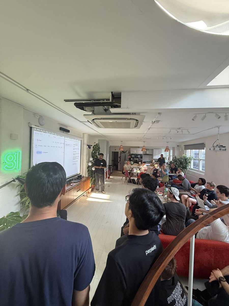 emoryzanef's tweet image. Super fun @cursor_ai @meetgranola hack night in London 🇬🇧
Insane the kind of stuff you can build in 3hr these days
Thanks @AshPrabaker for organising!