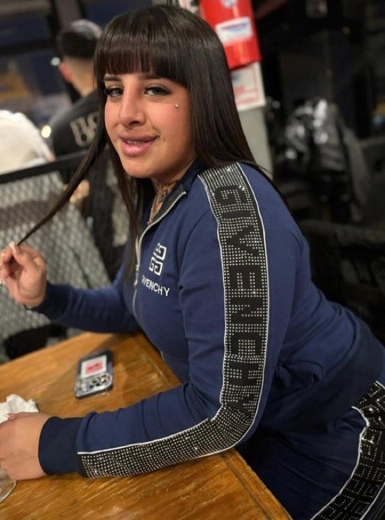 me corto el flequillo

a quien me parezco /// a quien me quería parecer