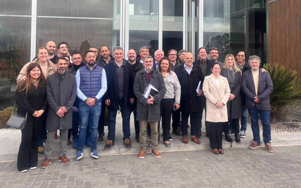 Con la mesa política de LLA-PBA ya estamos listos para el Congreso de La Libertad Bonaerense. 

SE VIENE >>>