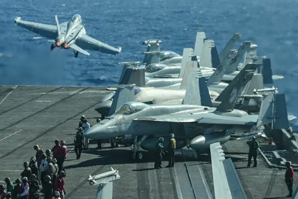 MarioNawfal's tweet image. 🚨🇮🇷🇺🇸BREAKING: IRAN PREPPING MISSILE STRIKES IF U.S. JOINS FIGHT 

Iran’s message to the U.S.? “Jump in, and you’re next.”

American intel says Tehran is lining up missiles, ready to hit U.S. bases across the Middle East if Washington joins Israel’s war.

Targets include U.S.…