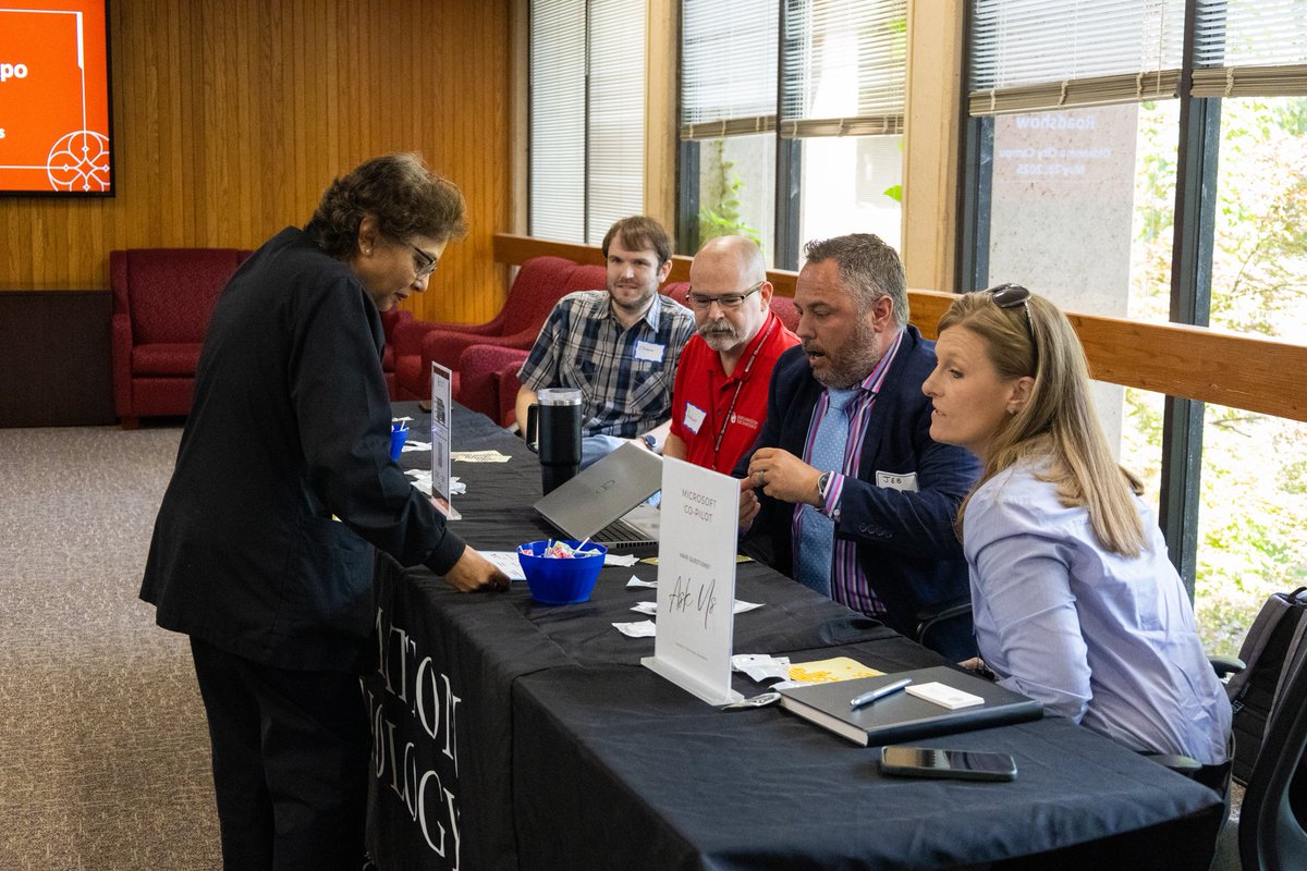 OUITSolutions's tweet photo. The Academic Tech Expo group recently hit the road! 🚗 They brought a networking and learning opportunity(and lunch 😋) to all three OU campuses! 

Read more at https://t.co/QrK6ff3RtE! 
•••
#ouit #informationtechnology #uofoklahoma https://t.co/oBkNsqVgUB