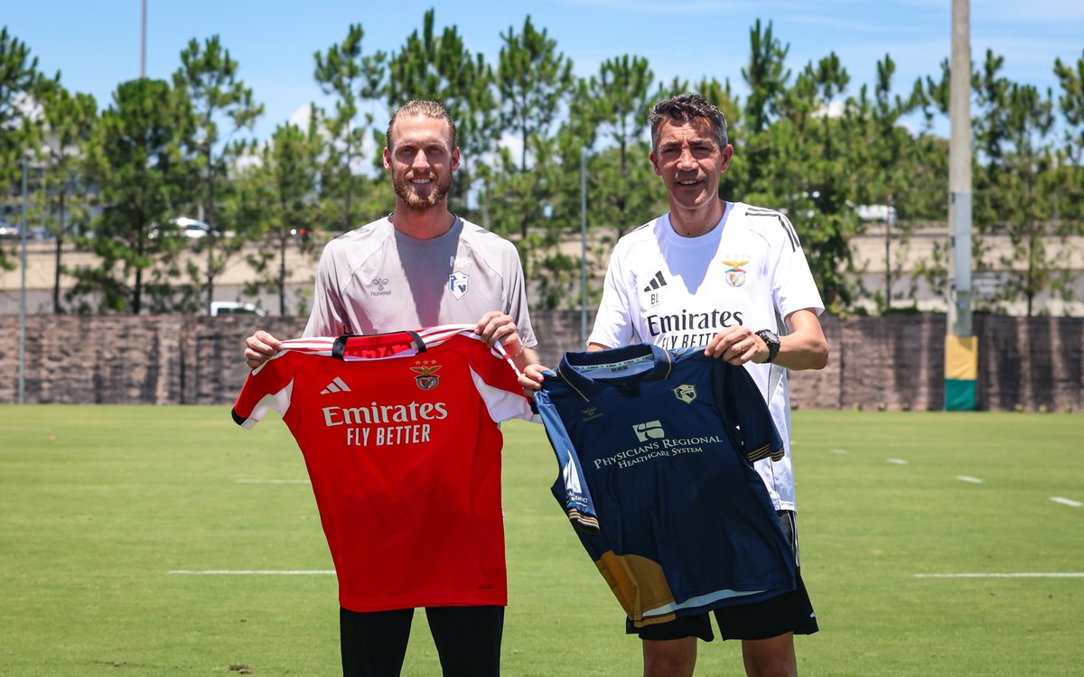 SL Benfica 🤝 FC Naples

#FIFACWC • #TakeItToTheWorld