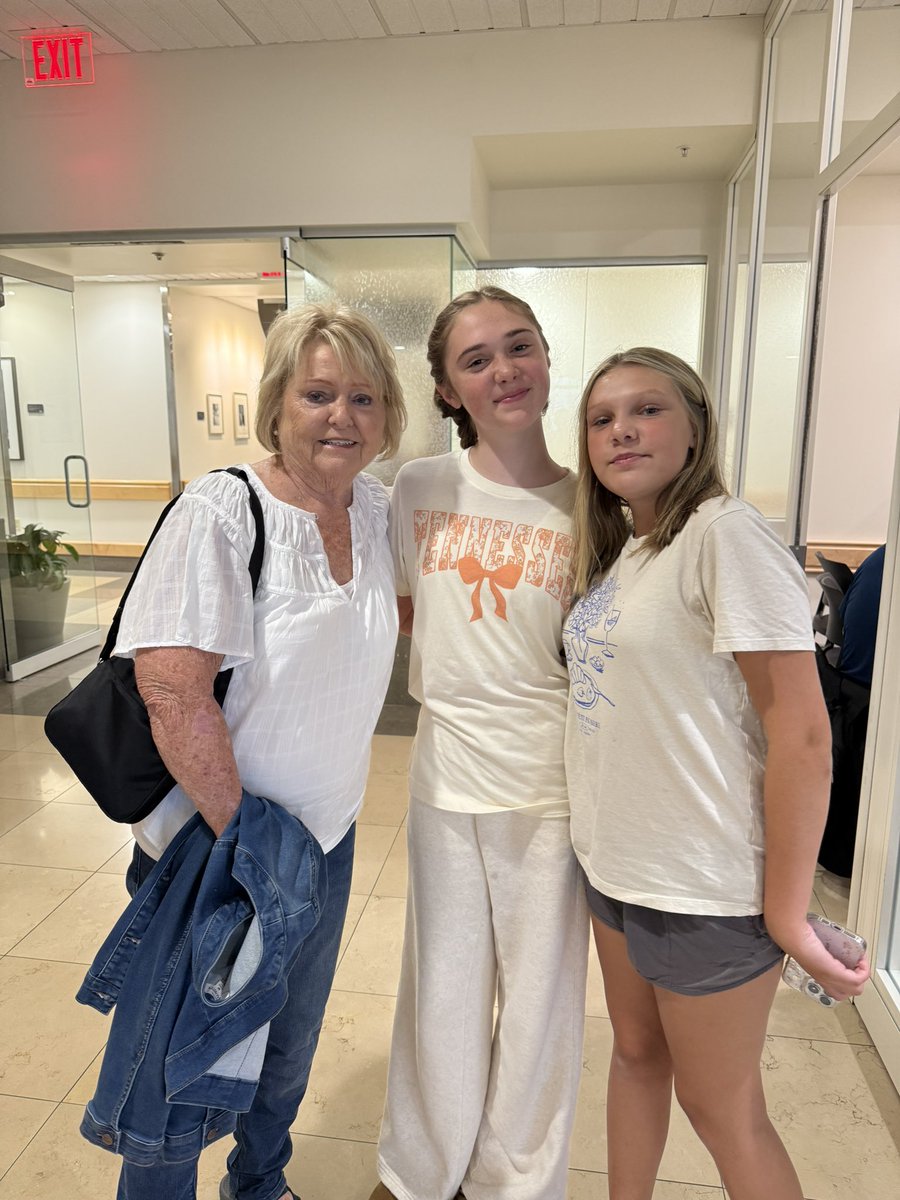 RachA1978's tweet photo. My niece had surgery today in Kentucky at UK Healthcare and went into the surgery room singing Rocky Top! @UTKnoxville @Vol_Sports #volfan #wearingvoltee https://t.co/YX3yRJh6b5