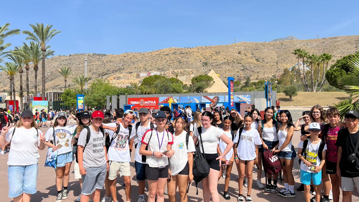 iesmenarguez's tweet image. Hoy nuestros alumnos han disfrutado de un día inolvidable en Terra Mítica: emociones, risas y mucha diversión entre amigos. ¡Volvieron cansados, pero felices! #ExcursiónEscolar #TerraMítica #DiversiónAsegurada
