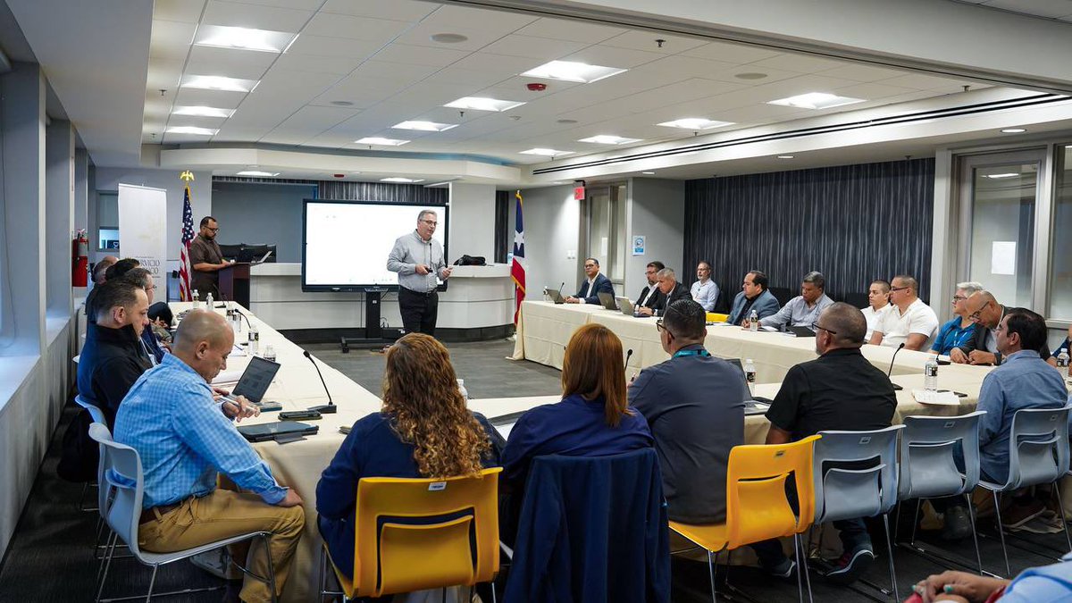 1/2 El presidente del Negociado de Telecomunicaciones de la JRSP, Osvaldo Soto García, dirigió el ESF#2 TableTop Exercise 2025 que tiene como propósito fortalecer la coordinación y respuesta del sector de telecomunicaciones ante emergencias en la temporada de huracanes 2025.