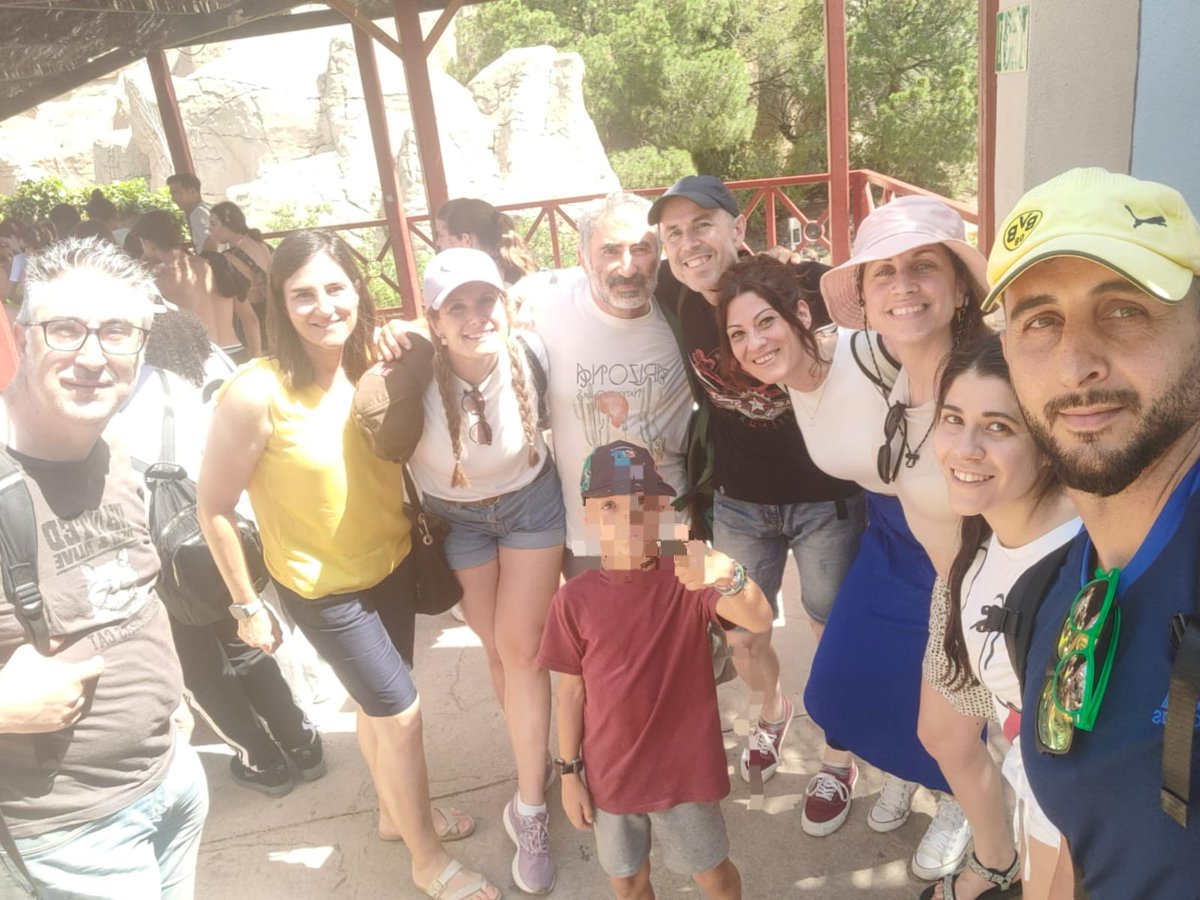 iesmenarguez's tweet image. Hoy nuestros alumnos han disfrutado de un día inolvidable en Terra Mítica: emociones, risas y mucha diversión entre amigos. ¡Volvieron cansados, pero felices! #ExcursiónEscolar #TerraMítica #DiversiónAsegurada