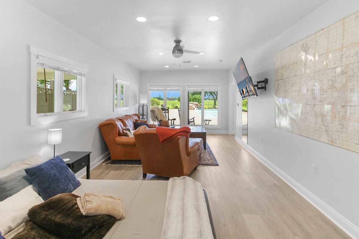 HomesForRentLC's tweet photo. Luxury Pool House South Lake Charles
Corporate Housing - VBRO - AirBnB

1 Bedroom  |  1.5 Baths  |  1,000 Square Foot 
Rent $250 Night - Deposit $250
Property owners live onsite:
2 night minimum stay, $100 cleaning fee.

See more Visit https://t.co/axpmrLAknR https://t.co/mBP1H76hkV