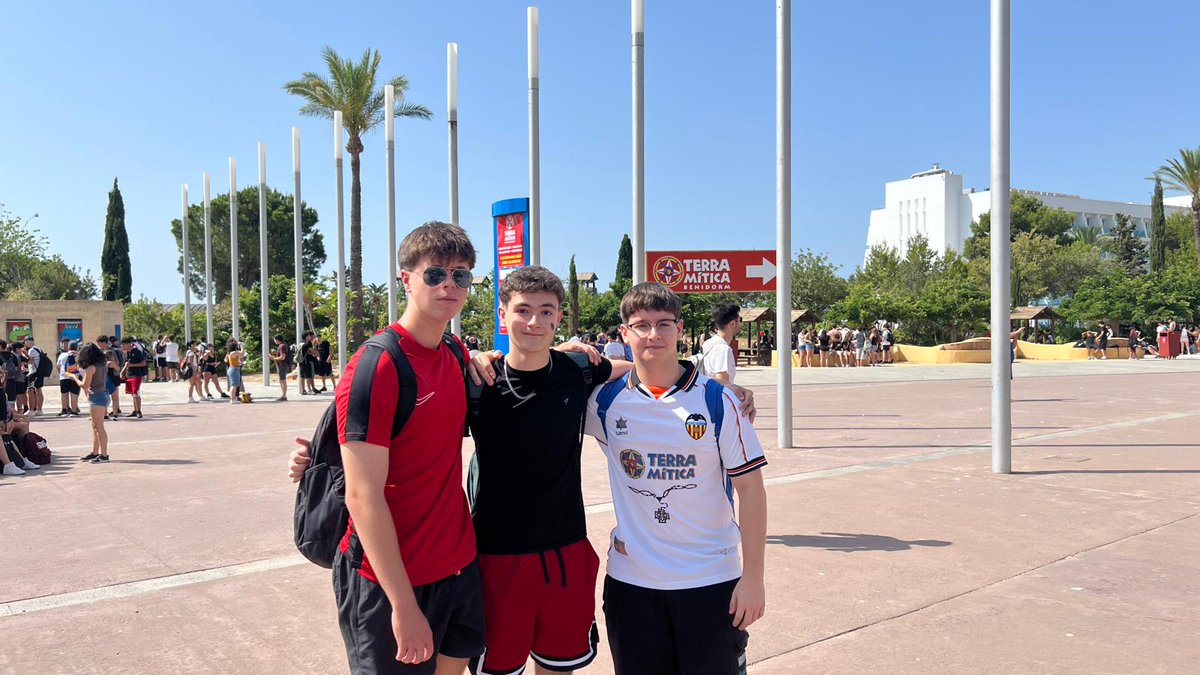 iesmenarguez's tweet image. Hoy nuestros alumnos han disfrutado de un día inolvidable en Terra Mítica: emociones, risas y mucha diversión entre amigos. ¡Volvieron cansados, pero felices! #ExcursiónEscolar #TerraMítica #DiversiónAsegurada