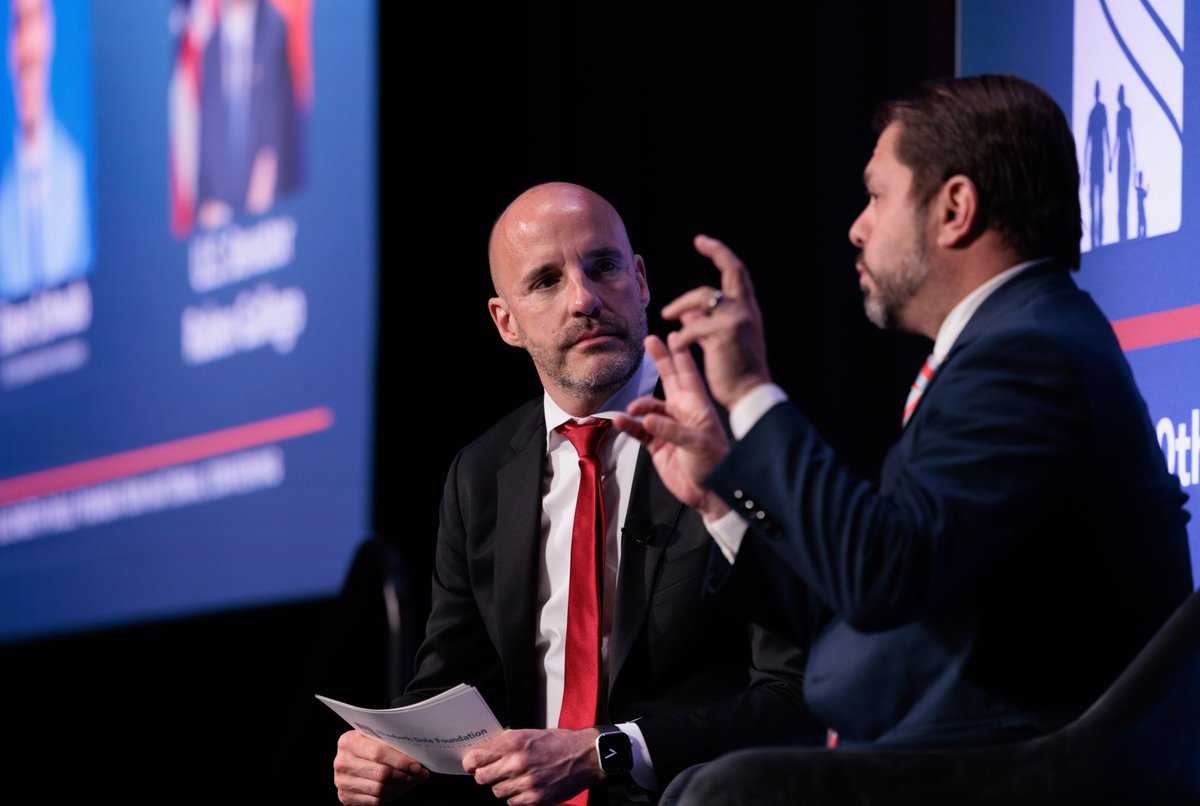 SusanDavisIntl's tweet image. "It was an event I will never forget and was truly honored, humbled and inspired to be a part of it."
@Lanceaslatton, host of @allhcms, recaps the @DoleFoundation's Annual Convening & support for military #caregivers in this piece for @_McKnightsSL
mcknightshomecare.com/elizabeth-dole…