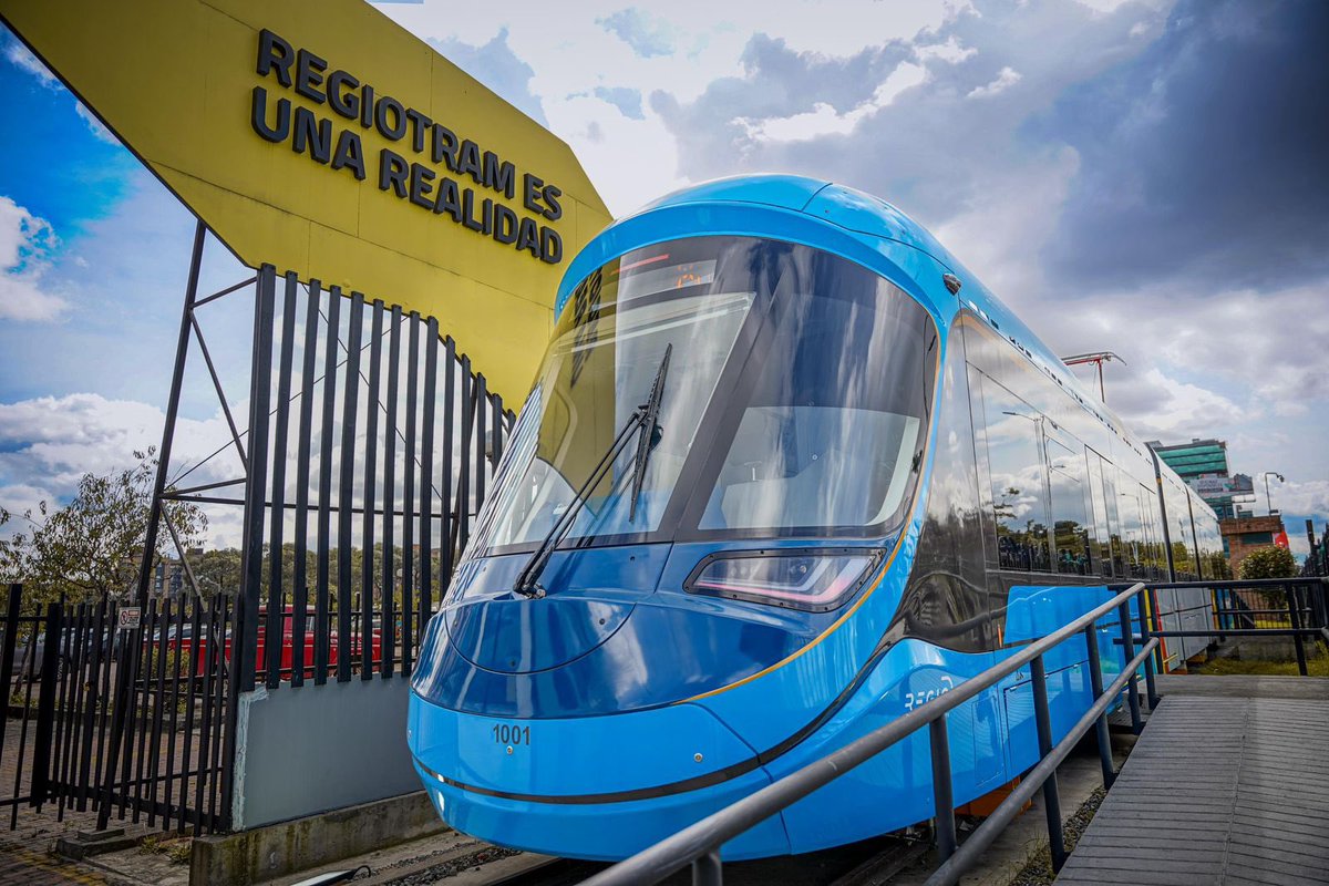 #RegioTram será 100 % eléctrico, con una flota de 16 trenes y catenarias aéreas. Reducirá más de 160 toneladas de CO₂ en 20 años, con un ahorro energético de 4.614 MWh/año. Una solución moderna, limpia y sostenible para la región.#RegioTram #RegioSobreRieles